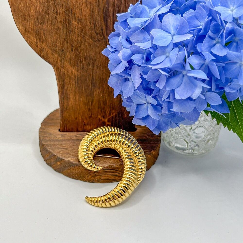 Vintage Signed Monet Gold Swirl Large Statement Brooch